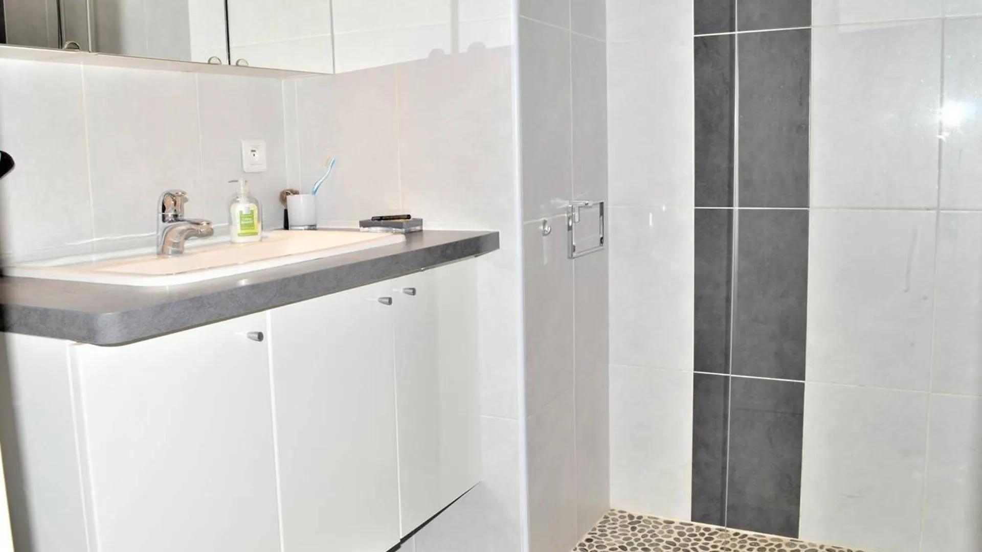 Appartement 3 Pieces Avec Piscine Et Clim A 1 Min Plage - Fr-1-226B-115 Cavalaire-sur-Mer Apartment