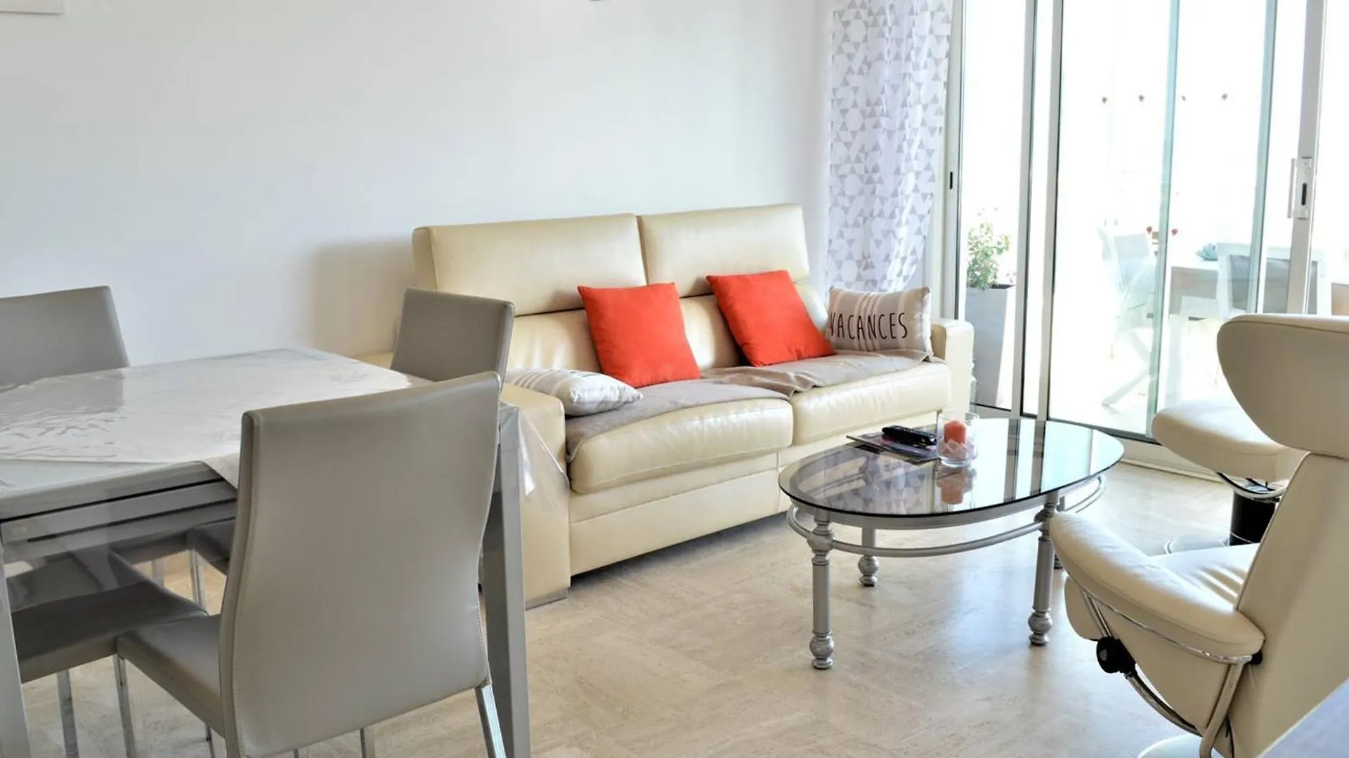 Appartement 3 Pieces Avec Piscine Et Clim A 1 Min Plage - Fr-1-226B-115 Cavalaire-sur-Mer 0*,  France